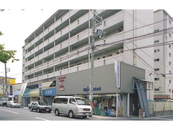 里中の外観写真