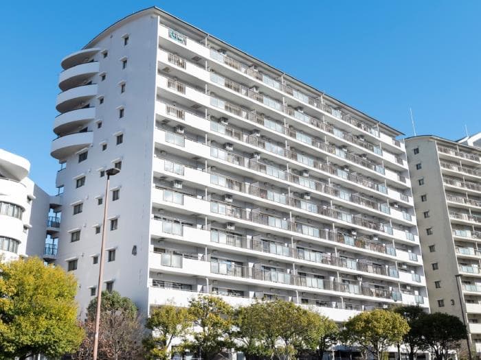 ウェルシティ横須賀ポートバレーヌ4番館の外観写真